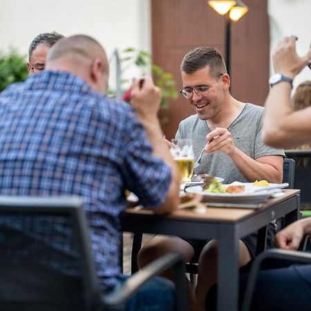 Hotel Reussischer Hof Schmolln  Экстерьер фото