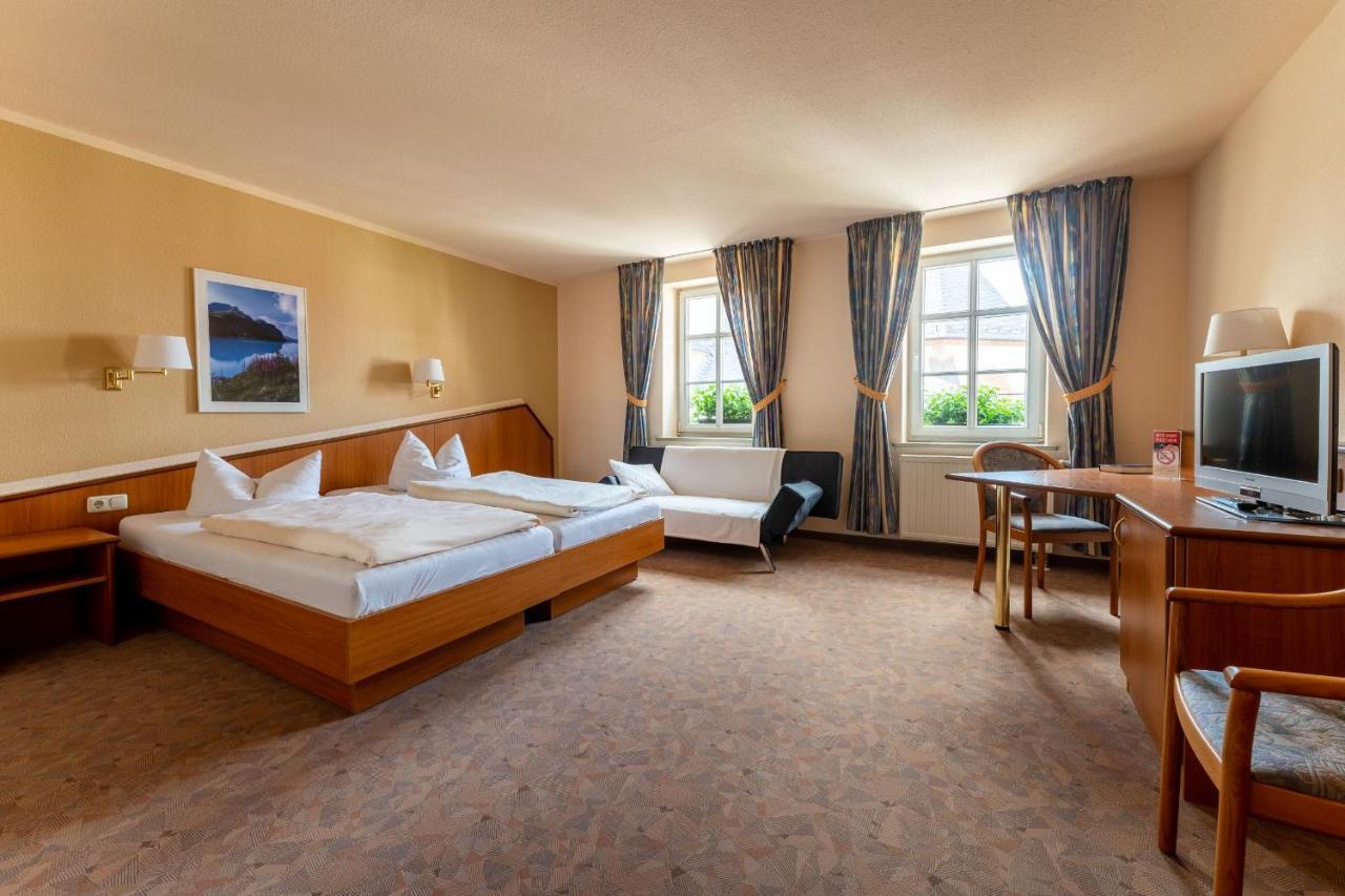 Hotel Reussischer Hof Schmolln  Экстерьер фото