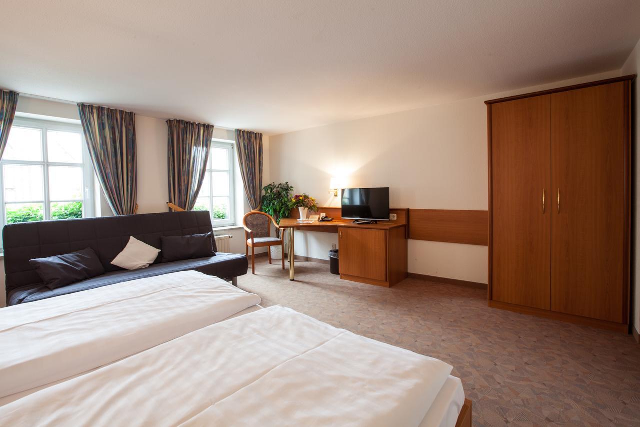 Hotel Reussischer Hof Schmolln  Экстерьер фото