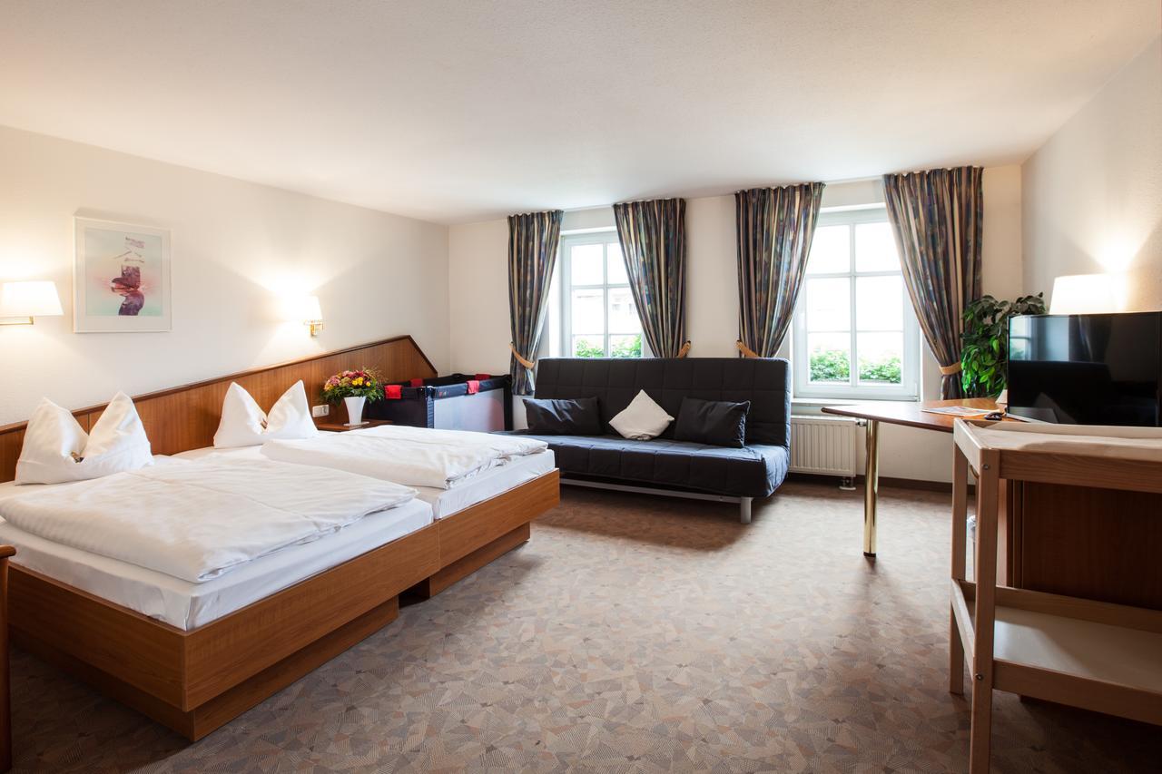 Hotel Reussischer Hof Schmolln  Экстерьер фото