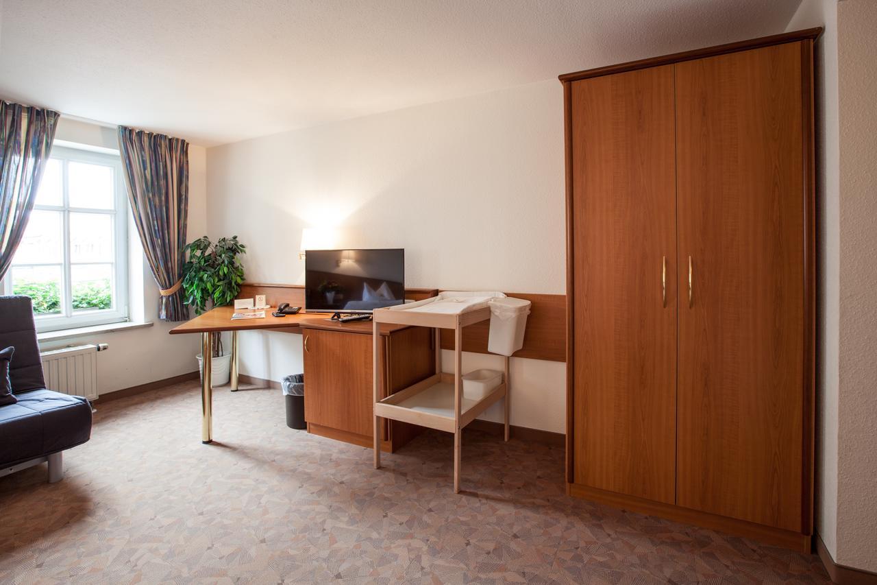 Hotel Reussischer Hof Schmolln  Экстерьер фото