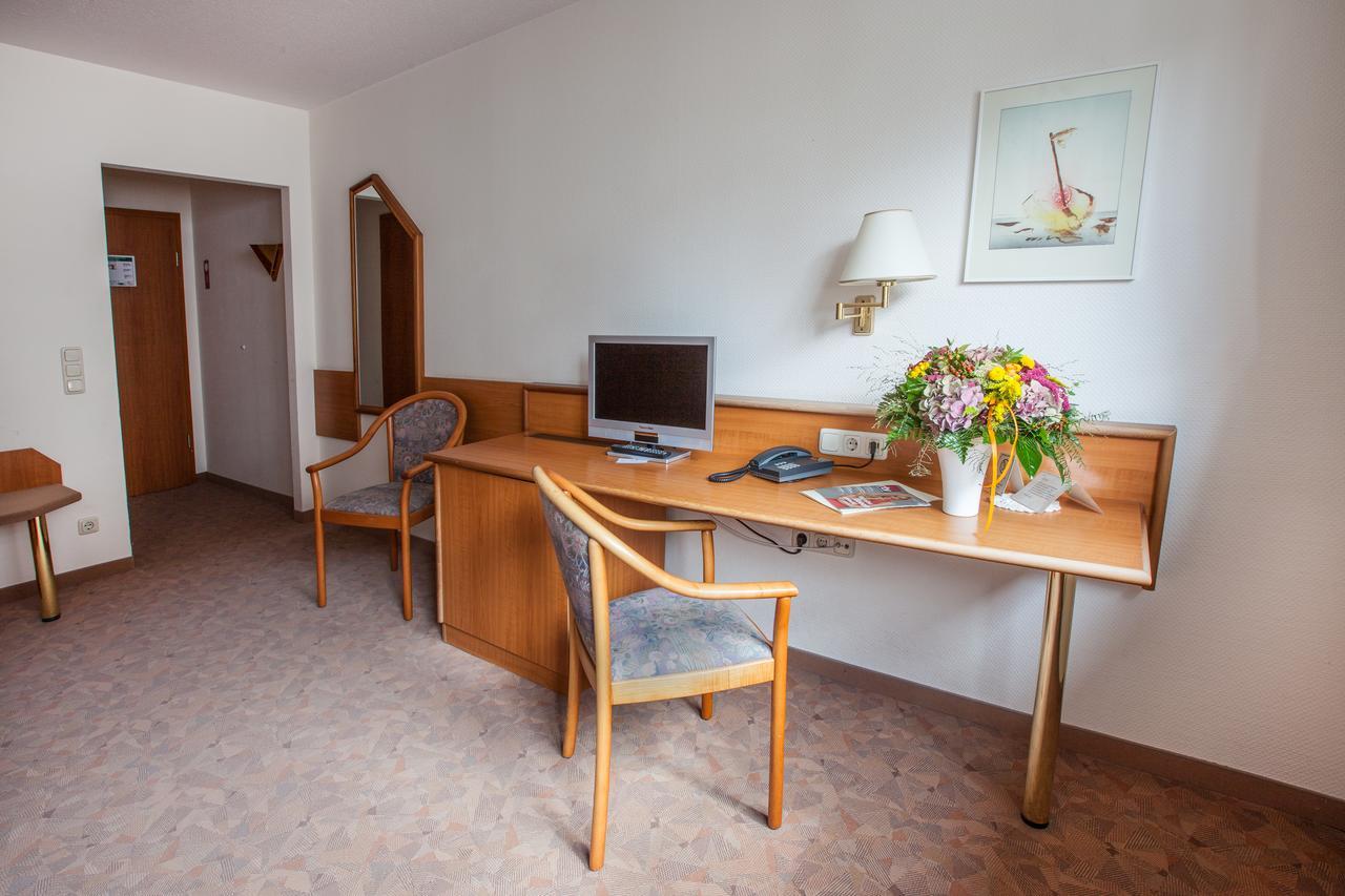 Hotel Reussischer Hof Schmolln  Экстерьер фото