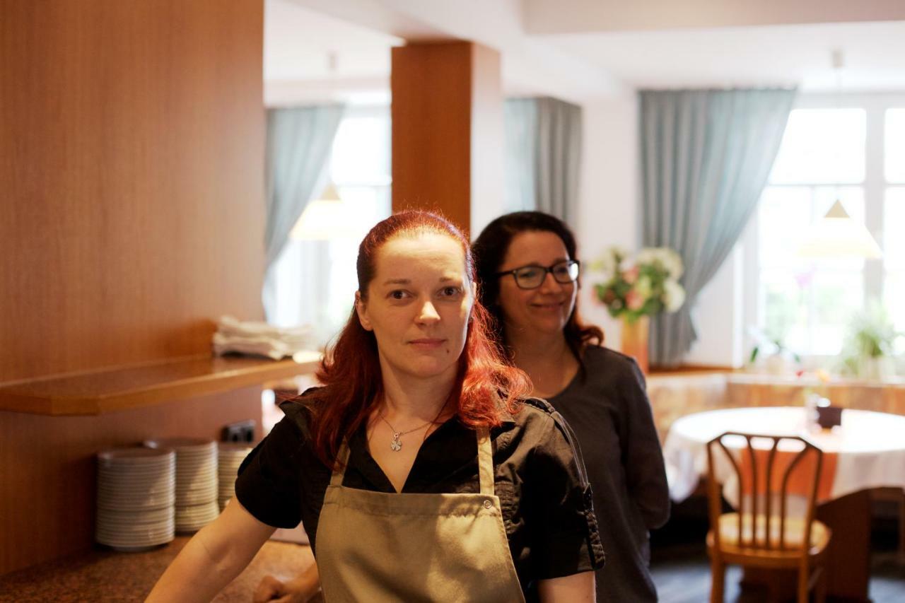 Hotel Reussischer Hof Schmolln  Экстерьер фото